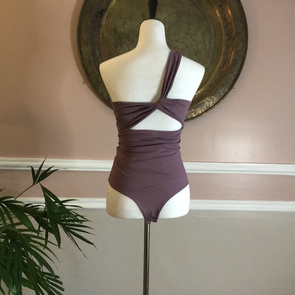 Adreamly one shoulder seamless bodysuit